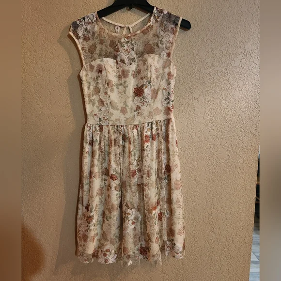 Dress - Picture 1 of 4